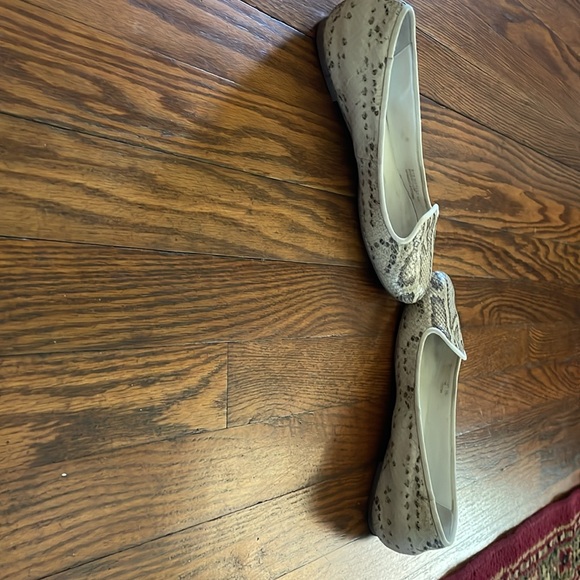 Shoes - Picture 4 of 7